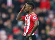 SUNDERLAND, ENGLAND - MARCH 05: Jermain Defoe of Sunderland looks on during the Premier League match between Sunderland and Manchester City at Stadium of Light on March 5, 2017 in Sunderland, England.  (Photo by Alex Livesey/Getty Images)